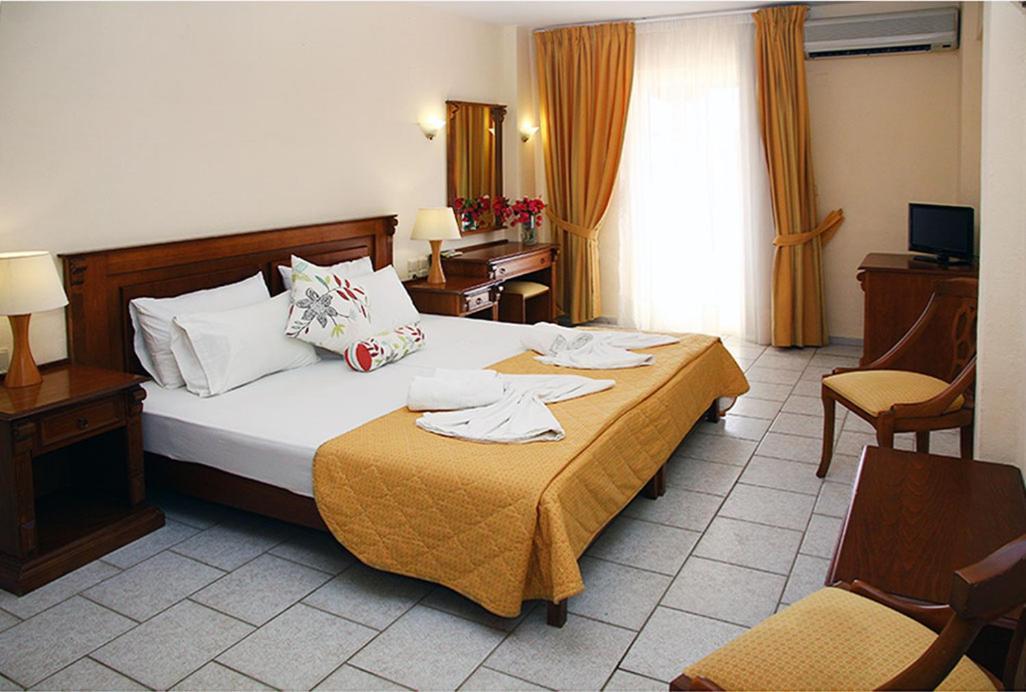 Alexander House Hotel Agia Pelagia  Exterior photo