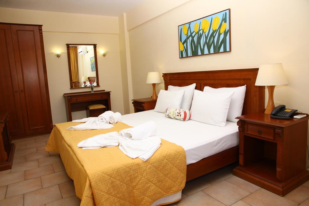 Alexander House Hotel Agia Pelagia  Exterior photo