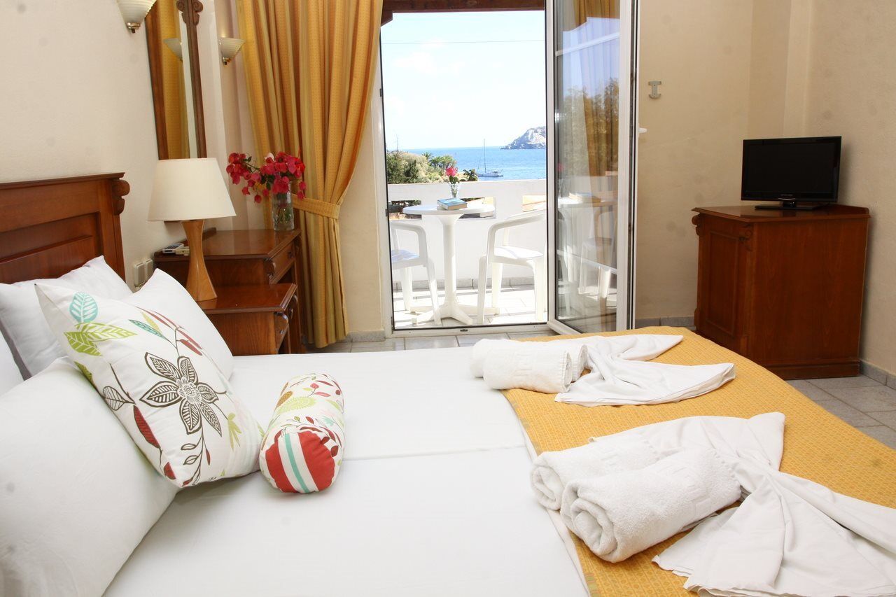 Alexander House Hotel Agia Pelagia  Exterior photo